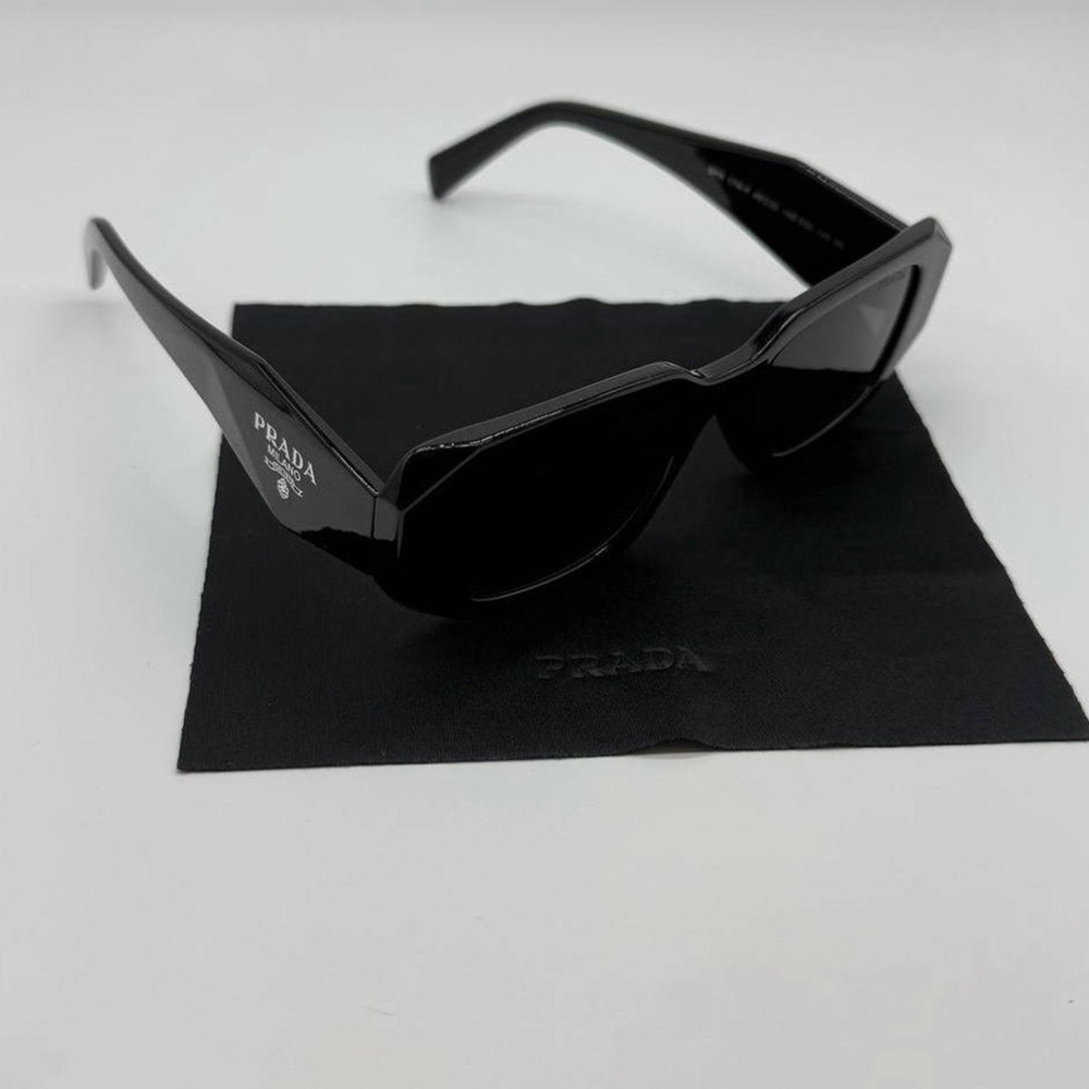 Prada Black Rectangular Sunglasses with Dark Lens… - image 2